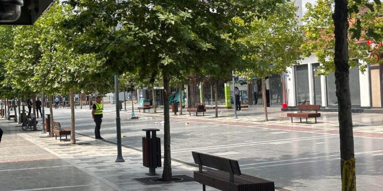 Rasti në Podujevë: dyshohet për konflikt familjar, tre të plagosur – Prokuroria: s’ka të vrarë.