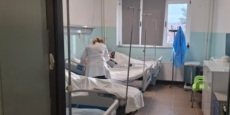 Helmimet në Kosovë, QKUK: 31 pacientë të hospitalizuar, 11 raste të konfirmuara me Salmonella.