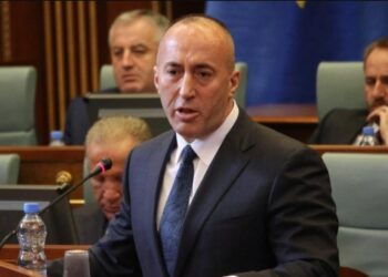 Haradinaj ngushëllon familjet e tre viktimave: Apel për kujdes të shtuar në komunikacion.