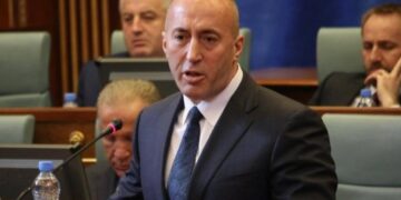 Haradinaj ngushëllon familjet e tre viktimave: Apel për kujdes të shtuar në komunikacion.