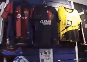 Sekuestrohen mbi 220 mijë fanella false të futbollit.