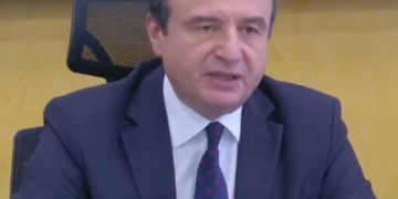 Qeveria: Kthimi i serbëve në institucione duhet të bëhet vetëm sipas Kushtetutës dhe ligjit