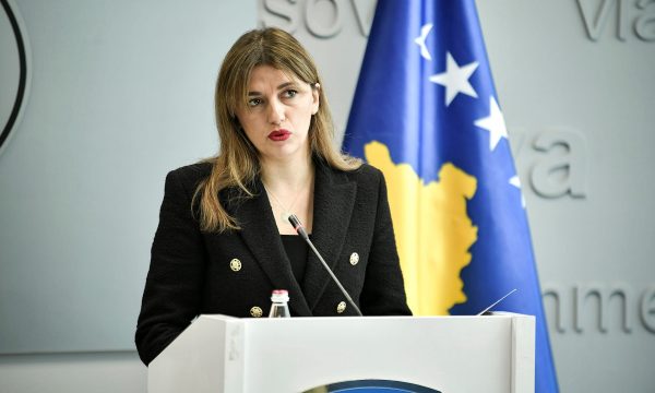 Haxhiu nënshkruan dekretet për lirimin nga detyra të shtatë prokurorëve serbë.