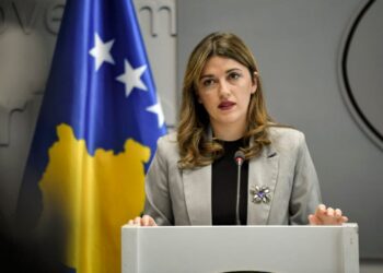 Administrata e Kuvendit në qendër të vëmendjes: Haxhiu emëron shoqen e saj në postin e lartë.
