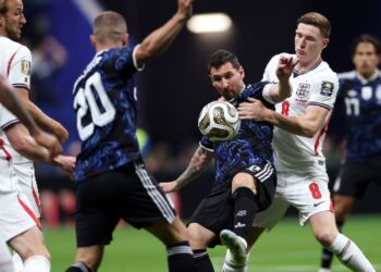 Argjentina përmbys Anglinë dhe siguron finalen e Botërorit 2026, Messi shkëlqen me dy asistime