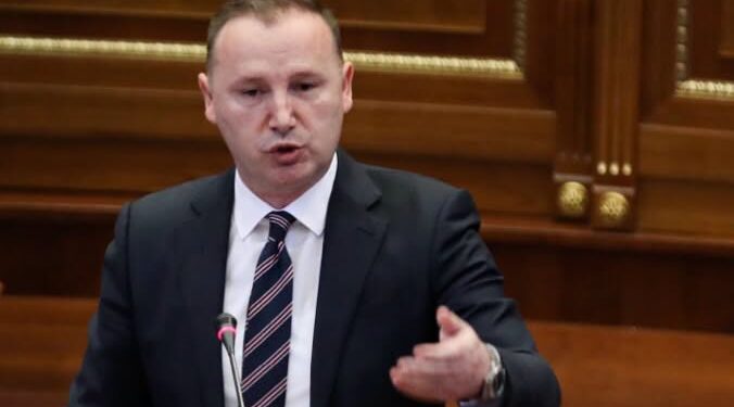 Armend Zemaj: Vetëm 2% e investimeve kapitale në shëndetësi u realizuan në gjysmën e parë të vitit