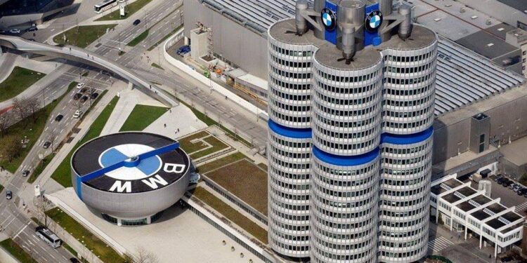 Pse selia qendrore e BMW-së ka formën e një motori? Historia pas ndërtesës ikonike në Mynih