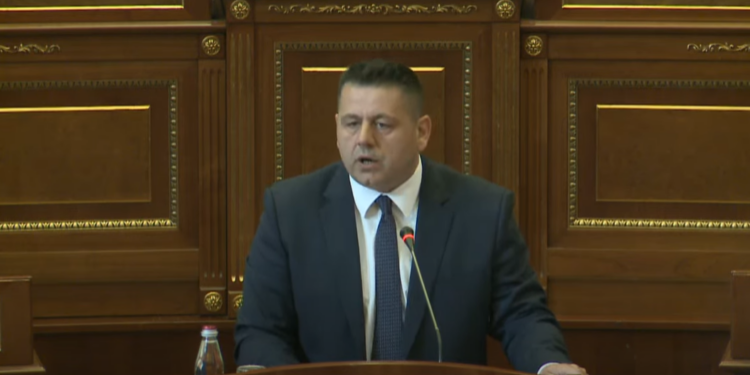 A do të bashkëpunojë AAK-ja me LVV-në? Flet Bekë Berisha.
