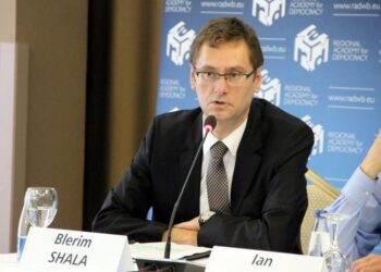 Shala zbulon fjalët e Clintonit: “Ia vlen të sakrifikoj edhe karrierën time për çlirimin e Kosovës”.