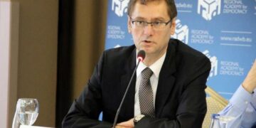 Shala zbulon fjalët e Clintonit: “Ia vlen të sakrifikoj edhe karrierën time për çlirimin e Kosovës”.