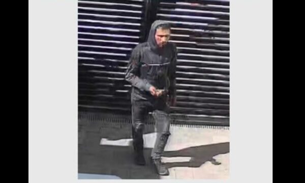 Policia kërkon ndihmën e qytetarëve për identifikimin e një të dyshuari për vjedhje.