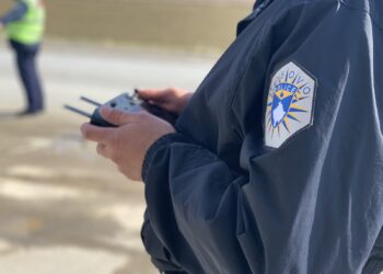 Kanosi zyrtarin policor për një rast nën hetim, arrestohet prizrenasi.