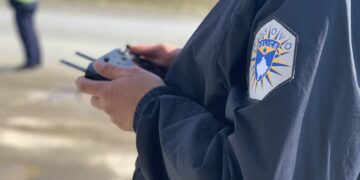 Kanosi zyrtarin policor për një rast nën hetim, arrestohet prizrenasi.
