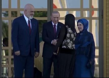 Samiti i NATO-s në Ankara: Rama mbërrin në Turqi, pritet nga Erdogan