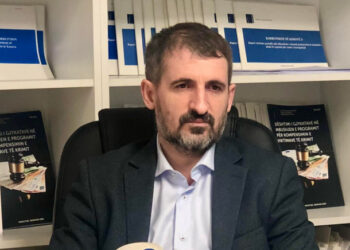 Miftaraj kritik për Kosovën: Fqinjët ecin përpara, këtu dominojnë skandalet.