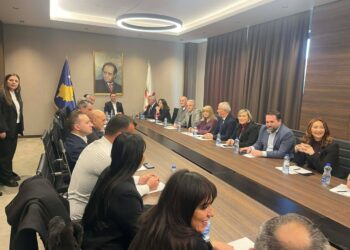 Përplasjet brenda LDK-së para Kuvendit të Jashtëzakonshëm, Havolli dhe Gecaj shkëmbejnë kritika publike.