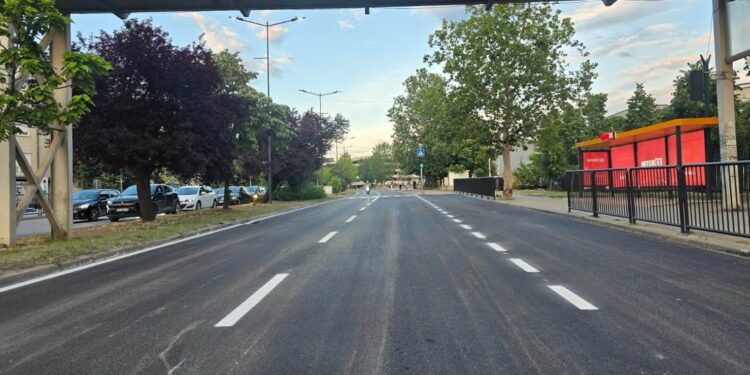 Përfunduan punimet në gjysmën e parë të rrugës “Fehmi Lladrovci”, sonte hapet për qarkullim