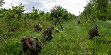 Vullnetarët francezë stërviten me Legjionin Ndërkombëtar të Ukrainës, përgatiten për frontin kundër Rusisë