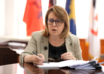 Bajrami për gjendjen në shëndetësi: Ka tenderë për gjithçka, por s’ka çarçafë.