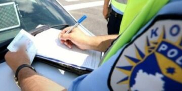 Bilanci i Policisë: 2.200 gjoba, dhjetëra aksidente dhe disa të arrestuar.
