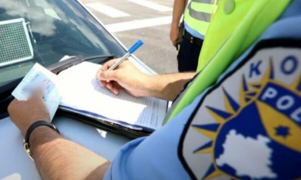 Bilanci i Policisë: 2.200 gjoba, dhjetëra aksidente dhe disa të arrestuar.