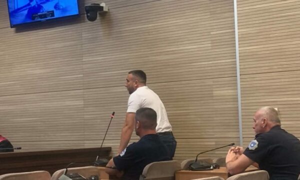 Vrasja në Zllakuqan, përplasen Prokuroria dhe mbrojtja: “E kreu krimin” – “Ishte vetëmbrojtje”