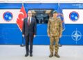 Komandanti i KFOR-it pret në takim lamtumirës ambasadorin e Turqisë në Kosovë