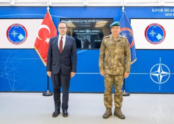 Komandanti i KFOR-it pret në takim lamtumirës ambasadorin e Turqisë në Kosovë