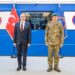 Komandanti i KFOR-it pret në takim lamtumirës ambasadorin e Turqisë në Kosovë