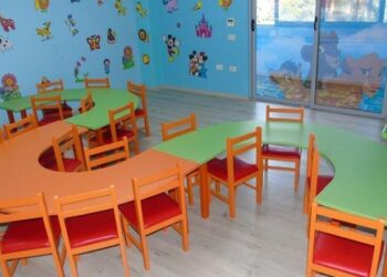 Arrestohet edukatorja në Tiranë, dyshohet se ushtroi dhunë ndaj një 2-vjeçari.
