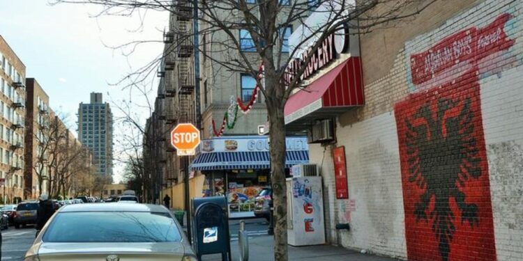 “Little Albania” përfshihet në hartën zyrtare të New York-ut, mungesa e “Little Italy” shkakton reagime