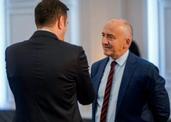 Gazmend Muhaxheri “mirëmëngjes” 152 delegatëve që votuan për shkarkimin e Abdixhikut: Jeni qëndrestarë.