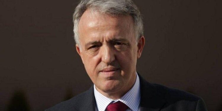 “Hamiti godet Kurtin: ‘Me Vetëvendosjen e ka paralizuar Kosovën’”..