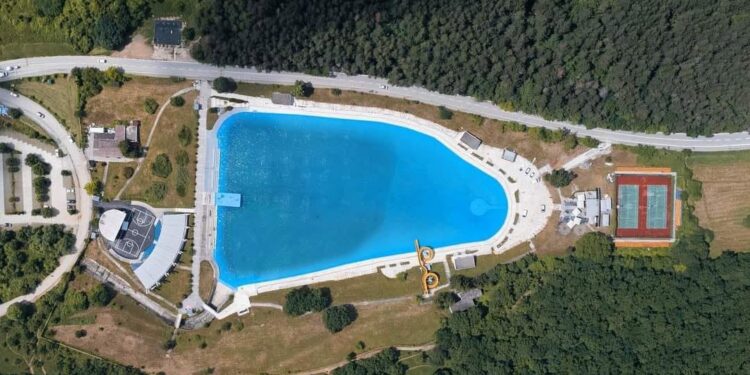 Mbyllet përkohësisht Pishina e Gërmisë, priten rezultatet e analizave të IKSHPK-së