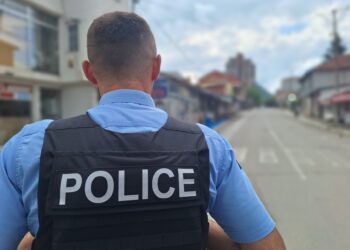 Informacioni për armë çon Policinë në Leposaviq e Vushtrri, ja çfarë u gjet.