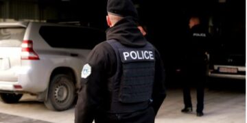 Aksion i madh kundër krimit të organizuar: Arrestohen 9 persona, sekuestrohen para, armë e vetura.