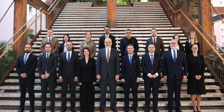 Qeveria Rama miraton bonusin për pensionistët, 5 mijë lekë shpërblim për mbi 780 mijë përfitues