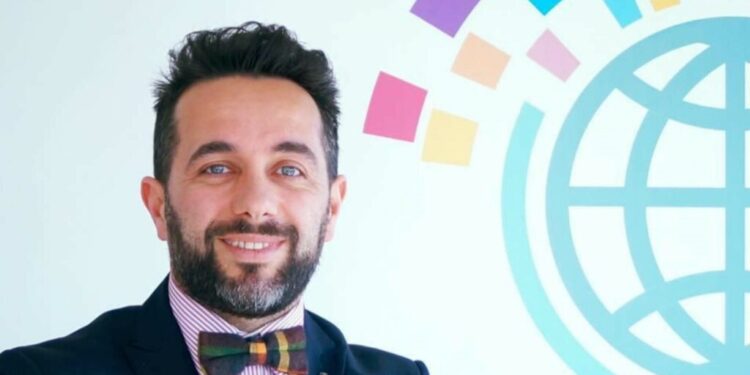 Shenoll Muharremi i përgjigjet Kurtit: “Mos u bëj Drama Queen”, Gjini të ofroi zgjidhje.