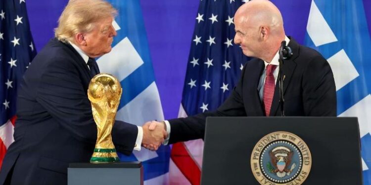 Trump dhe Infantino: Botërori 2026 “bashkoi botën”, presidenti amerikan do të dorëzojë trofeun e finales