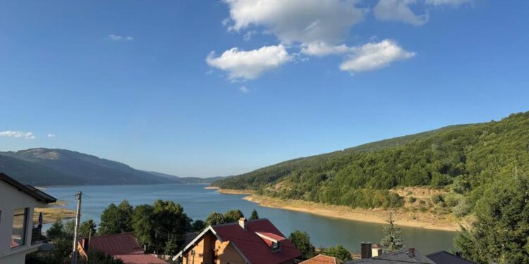 MMPHI paralajmëron aksione kundër uzurpimeve në Batllavë dhe Badovc, pas rrënimit të 16 vilave në Ujman.