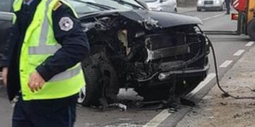 Përplasen dy vetura në Bellopojë të Istogut, katër persona përfundojnë të lënduar.