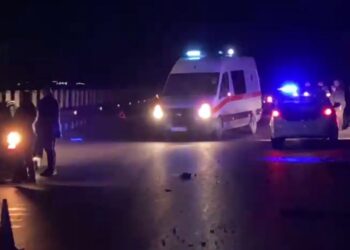 “Përplasje e fortë në Gurrakoc: Dy policë dhe tre qytetarë përfundojnë të lënduar”..