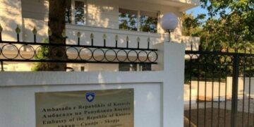 Ambasadori Qehaja tregon kur do të mbërrijnë trupat e tre kosovarëve që vdiqën në kufirin RMV-Kosovë.