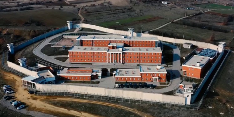Nënshkruhet kontrata për renovimin e burgut të Gjilanit, do të presë të burgosur nga Danimarka.