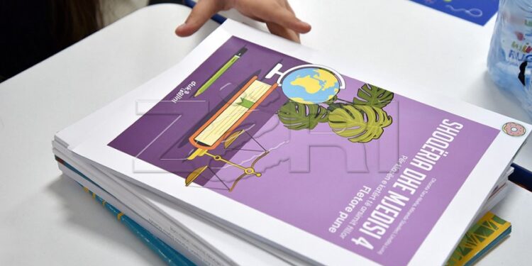 “Prindër, kujdes! Hapet aplikimi për subvencionimin e teksteve shkollore – ja procedura dhe afatet”.