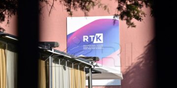 Punëtorët e RTK-së pa paga, Sindikata kërkon ndërhyrje urgjente nga Kurti dhe Haxhiu.