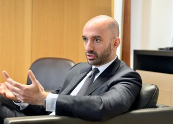 “Haddad zbulon arsyen e vizitës në Kosovë: Pas drekës Macron–Kurti erdha në Prishtinë”..
