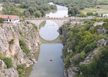Gjendet e vdekur një grua në lumin Drini i Bardhë, afër Urës së Fshajt.