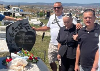 “3 vite pa ty motër”, Gili prek me dedikimin e saj.
