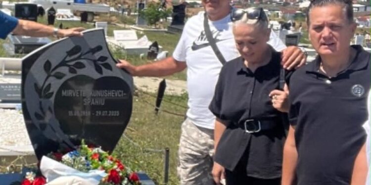“3 vite pa ty motër”, Gili prek me dedikimin e saj.